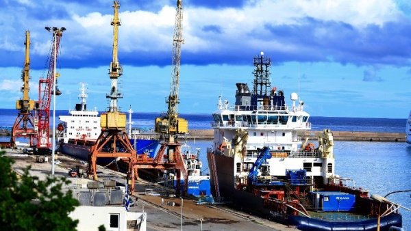 Fransız bayraklı gemi Heraklion'a ulaştı: Girit-Kıbrıs elektrik hattı için deniz etüdü başlıyor