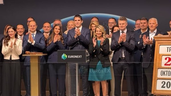 Denizcilik şirketi Capital Maritime Finance, 300 milyon euro toplayarak Euronext Athens'te işlem görmeye başladı