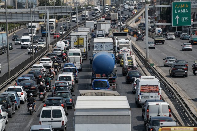 Kifissos otoyolu Atina'nın sorunlu geleceğini gösteriyor: Ulaştırma uzmanı trafik kilitlenmesine karşı uyarıyor