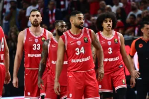 Olimpiakos'un teknik direktörü Bartzokas altılıda değişikliğe gitti: Joseph girdi, Jones kadro dışı