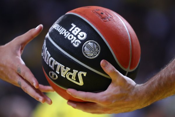 Yunan basketbol davasında avukatlardan sert tepki: Uluslararası hakem Koromilas'ın tutuklanması adaletsiz