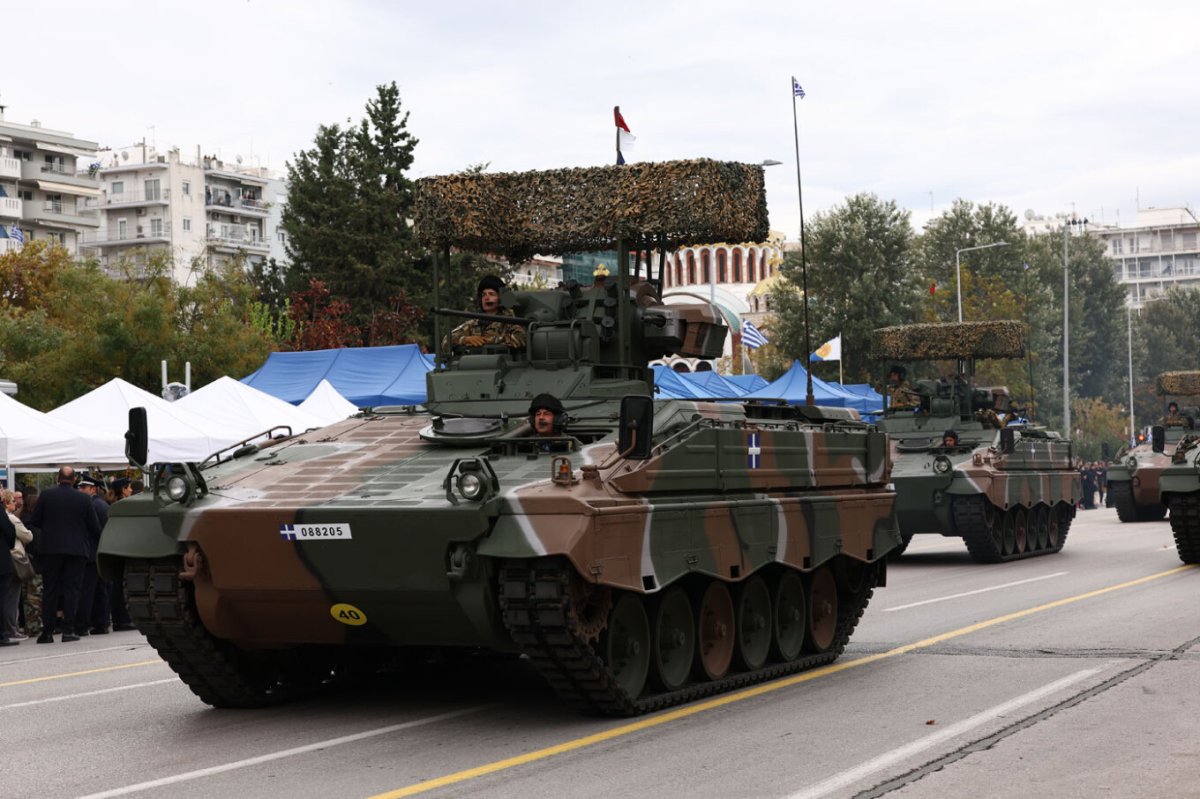 Selanik'teki geçit töreninde Yunan ordusunun yeni silah sistemleri tanıtıldı