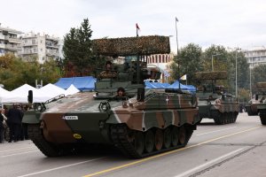 Selanik'teki geçit töreninde Yunan ordusunun yeni silah sistemleri tanıtıldı