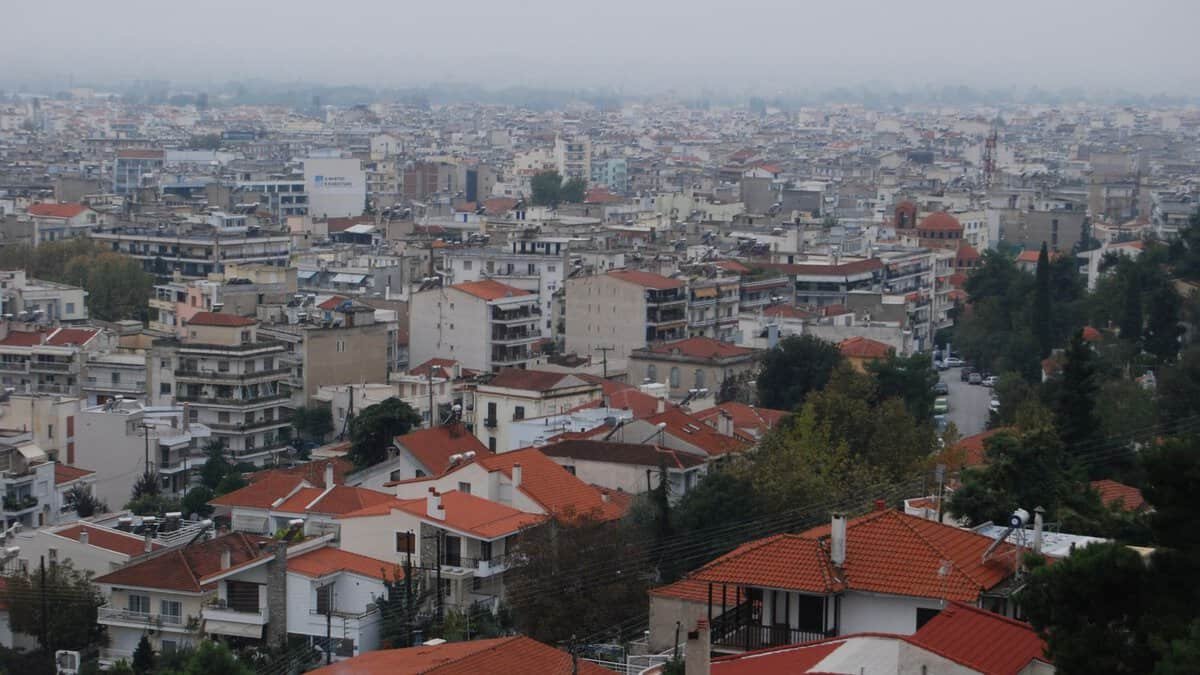 Yunanistan'ın kuzeyindeki Serres'te koyun ahırında kenevirin yanı sıra yüzlerce antika bulundu