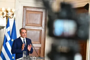 Yunan Başbakanı Miçotakis: Avrupa savunma fonlarına katılım koşullu olmalı