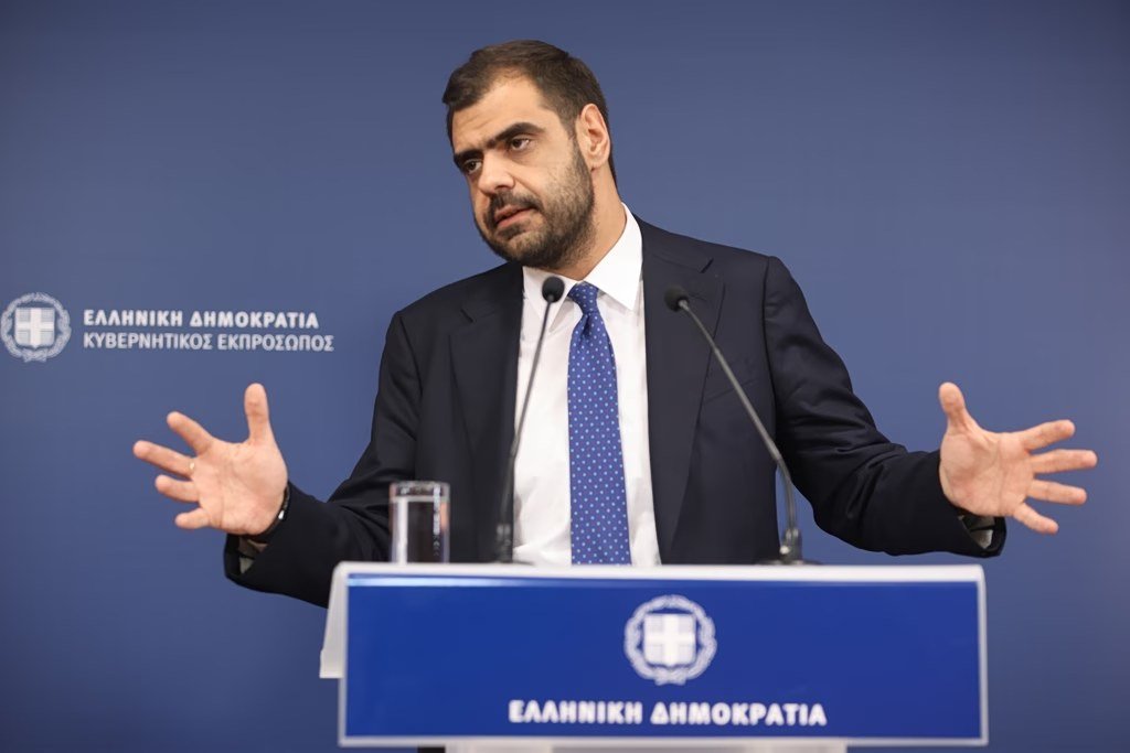 Yunanistan Hükümet Sözcüsü Marinakis'ten Tsipras'a sert tepki: Ülkenin çıkarlarına karşı çıkıyor