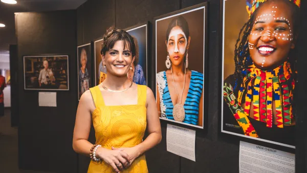 Fotoğrafçı Georgia Politis, Darwin'de 100 portrelik DiverCity sergisini açtı