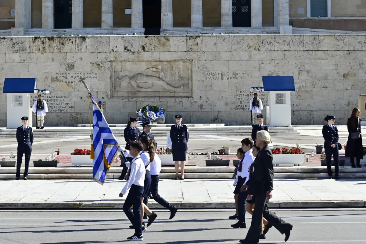 Atina'da öğrenciler 'Oxi' yıldönümünü geçit töreniyle andı