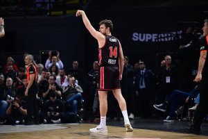 Bulgar forvet Sasha Vezenkov, Olympiacos'ta Yunan efsanesi Spanulis'i geçerek tarih yazdı