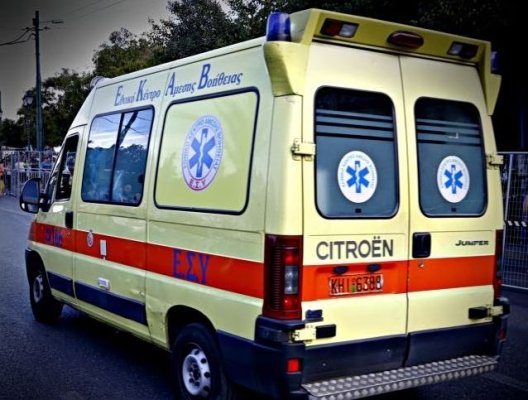 Atina'nın Kallithea semtinde motosiklet sürücüsü, kazada ağır yaralanan kadın yolcusunu yolda bırakıp kaçtı