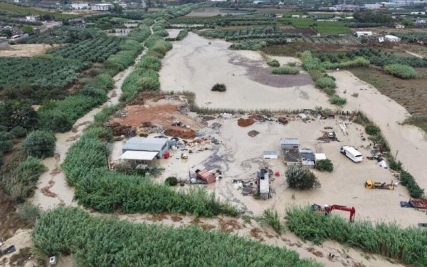 Girit'te şiddetli sağanak: 1 ölü, sel ve altyapı hasarı
