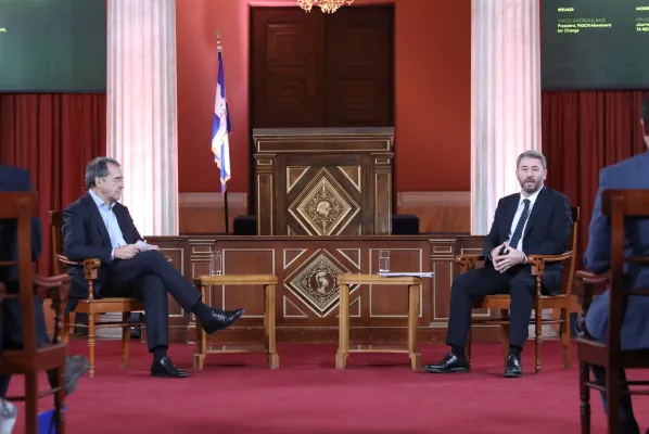 Yunan muhalefet lideri Androulakis'ten Miçotakis'in konut planına sert eleştiri ve altın vize çağrısı