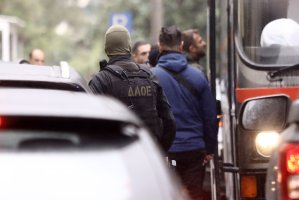 Horiatiko fırın zinciri davasında üç sanık tutuklandı; «beyin» olduğu öne sürülen isim bugün savunma yapacak