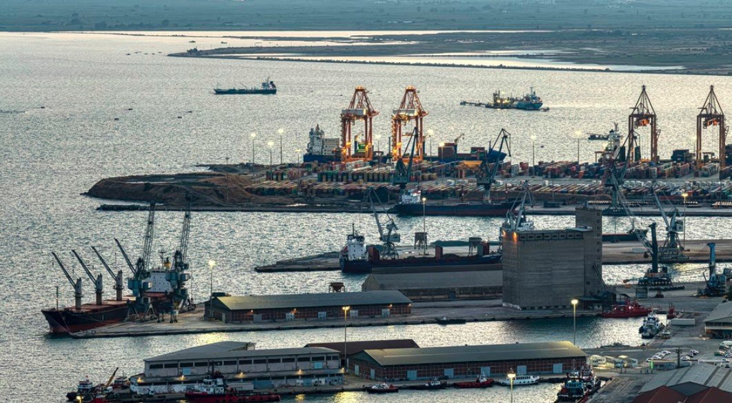 Selanik Limanı'nda güneş gözlüğü ve boncuk olarak beyan edilen konteynerden 3.081 silah çıktı