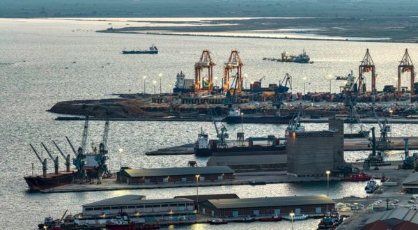 Selanik Limanı'nda güneş gözlüğü ve boncuk olarak beyan edilen konteynerden 3.081 silah çıktı