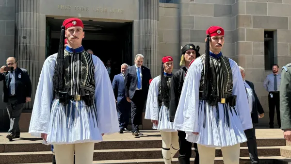 Yunanistan Cumhurbaşkanlığı Muhafız Birliği Evzonlar, Canberra'ya ilk kez resmi ziyaret etti