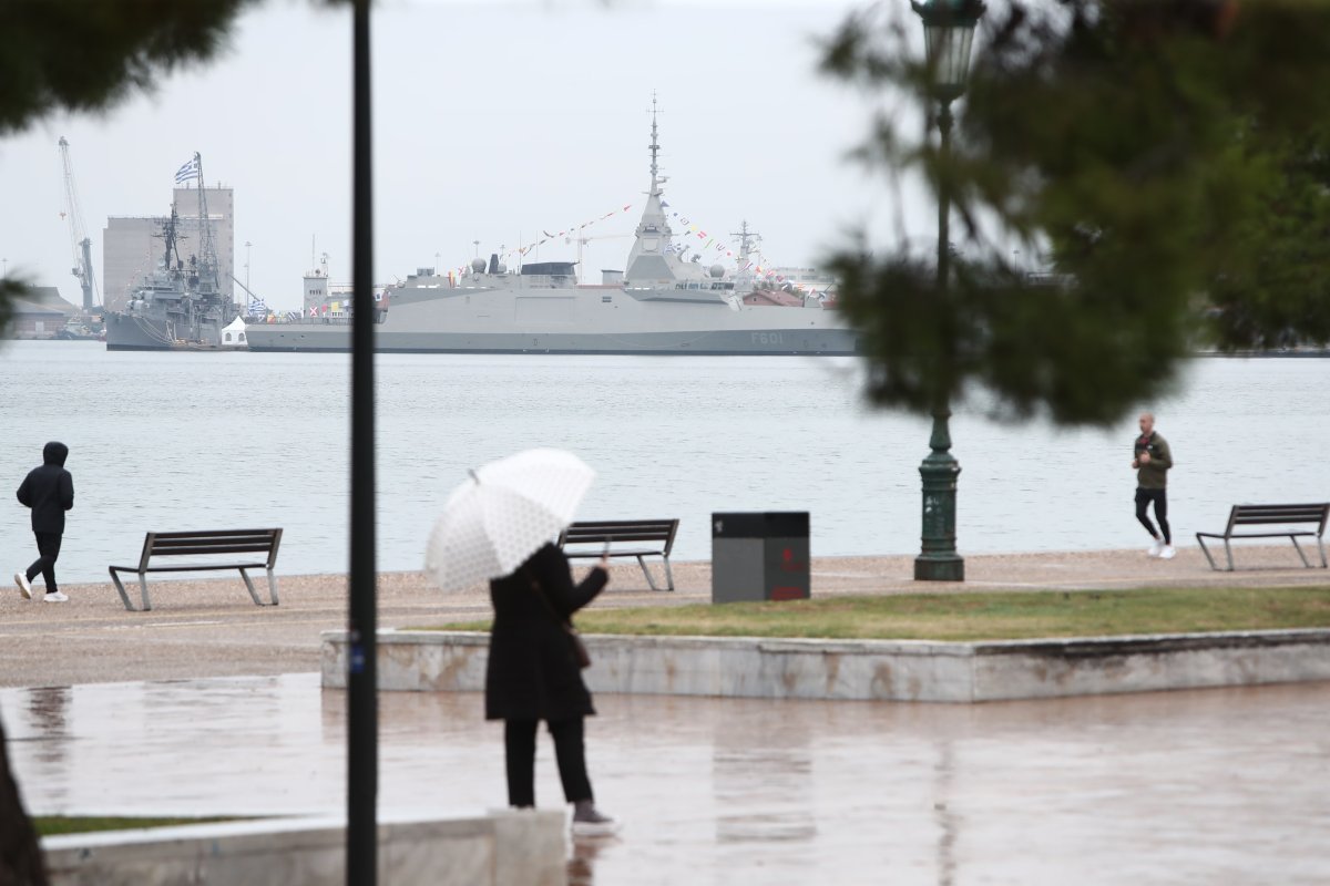 Yunanistan'da hava düzeliyor, sıcaklıklar yükseliyor
