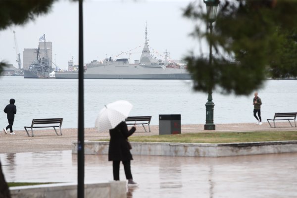 Yunanistan'da hava düzeliyor, sıcaklıklar yükseliyor