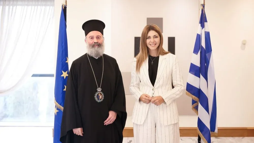 Yunanistan Eğitim Bakanı Zacharaki, Avustralya'da Yunanca eğitimi Başpiskopos Makarios ile görüştü