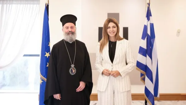 Yunanistan Eğitim Bakanı Zacharaki, Avustralya'da Yunanca eğitimi Başpiskopos Makarios ile görüştü