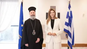 Yunanistan Eğitim Bakanı Zacharaki, Avustralya'da Yunanca eğitimi Başpiskopos Makarios ile görüştü