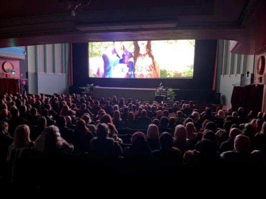Melbourne'da 31. Yunan Film Festivali, Astor Tiyatrosu'nda kahkaha dolu bir geceyle başladı