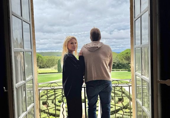 Eleni Menegaki: güney Fransa'dan yeni fotoğraflar – Matteo Panzopoulos ile samimi anlar