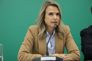 Yunan muhalefetinden Milena Apostolaki: Hükümet, bankalar lehine 23. maddeyi geri çekmek zorunda kaldı