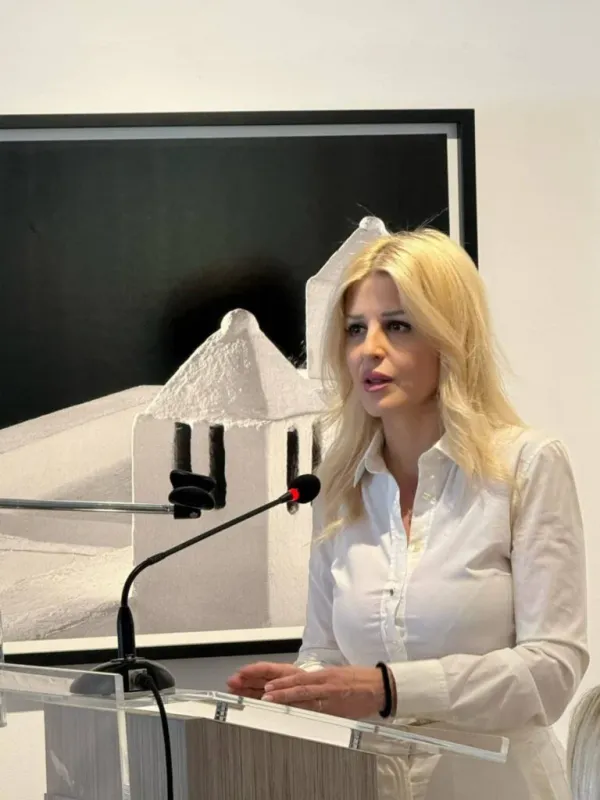 Dünyanın dört bir yanından Yunan kadınlar Atina'da şiddete karşı bir araya geldi