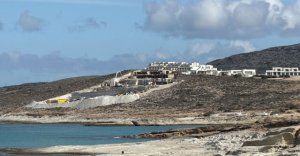 Milos adasındaki lüks otel White Coast'un ruhsatına 503 metrekarelik fazla alan nasıl onaylandı