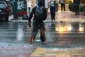 Yunanistan'da hava bozuyor: Sıcaklıklar düşüyor, yağmur ve fırtına geliyor