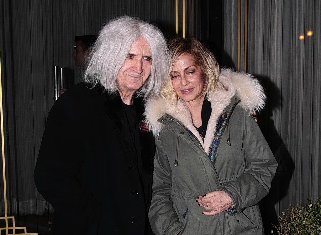 Yunan bestecisi Nikos Karvelas, Anna Vissi'nin albümünü durdurmak için iddiaya göre yasal bildirim gönderdi