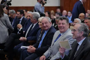 Eski Yunan başbakanı Antonis Samaras, Kostas Karamanlis'in Savaş Müzesi'ndeki konuşmasına katıldı