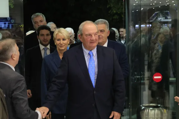 Eski Yunan Başbakanı Karamanlis'in Savaş Müzesi'ndeki konuşmasında Türkiye-Yunanistan ilişkileri öne çıkacak