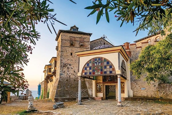 Athos Dağı'nda uygulama dönemi: Keşiş Theologos hacılar için Athos Zone'u kurdu