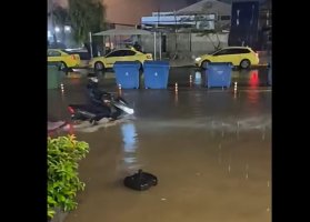 Atika'da şiddetli yağış: Megara'da eski ulusal yol kapandı, Perama'da caddeler su altında