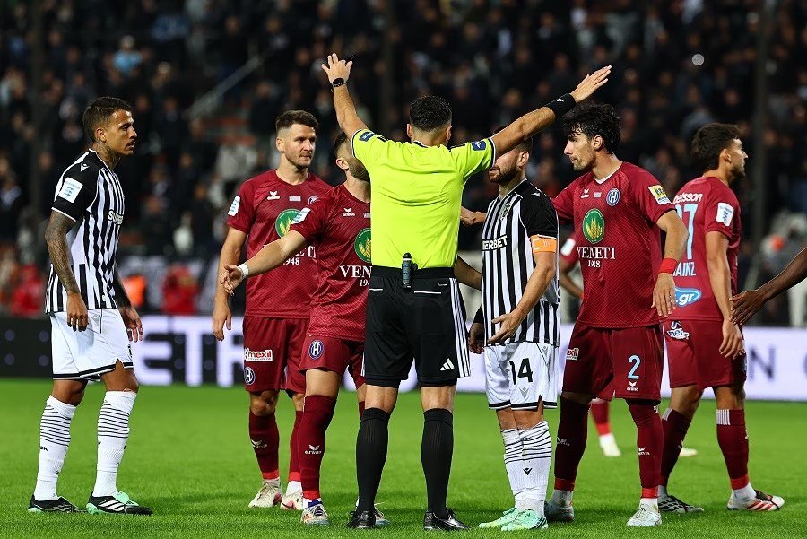 Selanik ekibi PAOK-Iraklis maçında hakem tartışması: Vouros'tan ironik yanıt