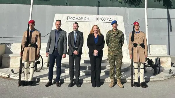 Avustralya Büyükelçisi Duncan, Yunan Cumhurbaşkanlık Muhafızlarını ziyaret etti: Avustralya turu öncesi
