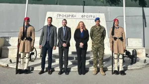 Avustralya Büyükelçisi Duncan, Yunan Cumhurbaşkanlık Muhafızlarını ziyaret etti: Avustralya turu öncesi