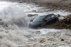 Rodos ve Evia'da sel felaketi: Bir kişi öldü, yollar ve evler zarar gördü
