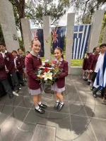 Melbourne'daki Oakleigh Grammar öğrencileri OXI Günü'nü andı