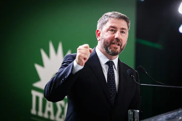 Yunanistan'da PASOK'ın Aigaleo mitingi: Androulakis'ten geri dönüşler, transfer ve 'değişim' vurgusu
