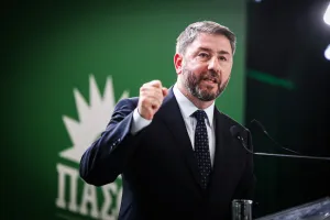 Yunanistan'da PASOK'ın Aigaleo mitingi: Androulakis'ten geri dönüşler, transfer ve 'değişim' vurgusu