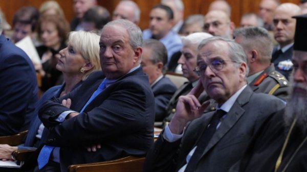 Eski Yunanistan başbakanları Karamanlis ve Samaras ortak giriş yapmadı: Maksimu yorumu ve yeni parti kulisi