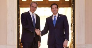 Miçotakis ve Rubio, Atina'da bakanlar ve iş insanlarıyla Tudor Hall'da akşam yemeğinde buluştu