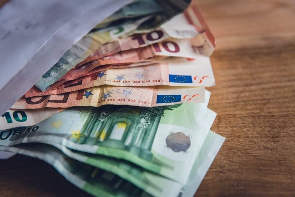 Yunanistan'da asgari ücret Nisan 2027'de 960 euroya yükseliyor