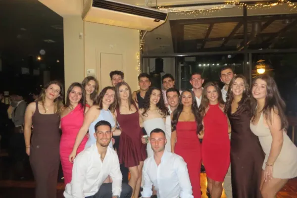 Avustralya'daki Monash Üniversitesi'nin Yunan öğrenci derneği 20. yılını taverna gecesiyle kutlayacak