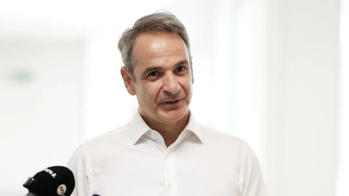 Miçotakis, Yeni Demokrasi'nin sağ kanadını hedefleyerek Kuzey Yunanistan'a gidiyor; yakın çevresinden Bekiris ayrıldı