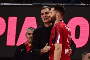 Yunan basketbol kulübü Olympiakos, eski oyuncusu Amerikalı forvet Alec Peters'ı onurlandırdı