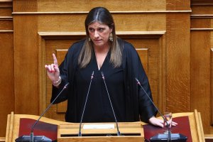 Mecliste Kalkınma Bakanı Theodorikakos ile Özgürlük Yolu Başkanı Konstantopoulou arasında sert tartışma